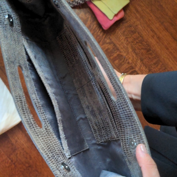 Michael Kors clutch with removable strap - Picture 5 of 12